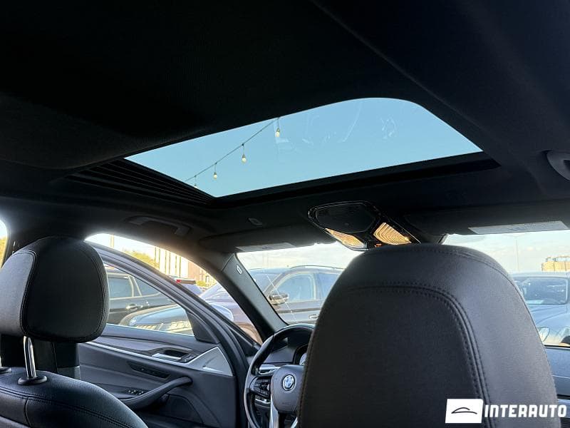 2017 BMW 530e — Miniatură 17