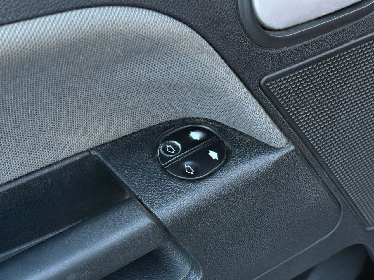 2004 Ford Fusion — Miniatură 6