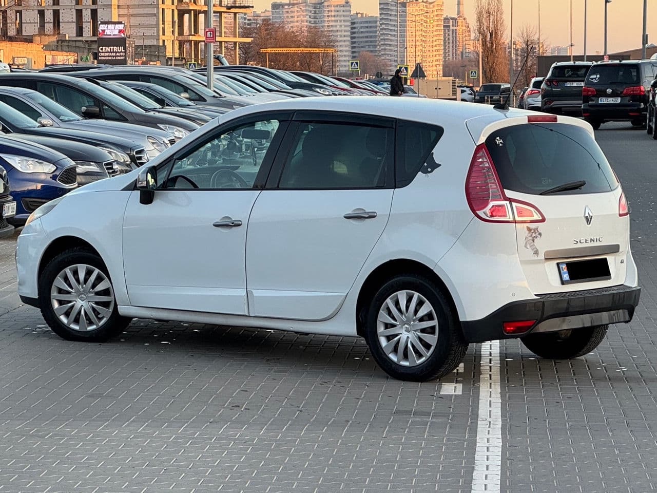 2010 Renault Scenic — Miniatură 4