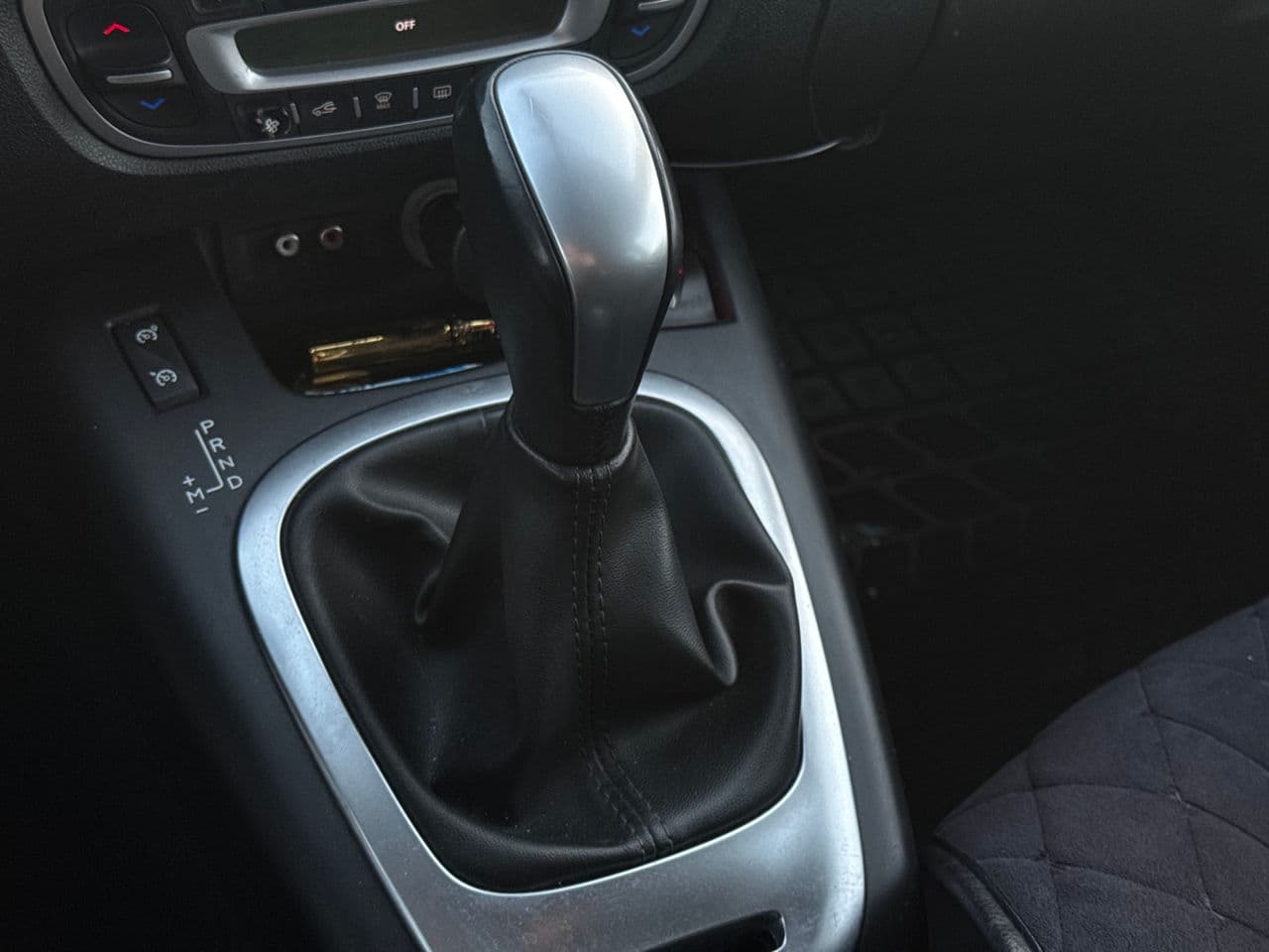 2010 Renault Scenic — Miniatură 11