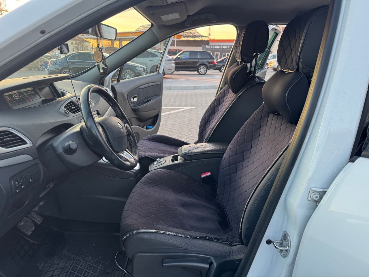 2010 Renault Scenic — Miniatură 5