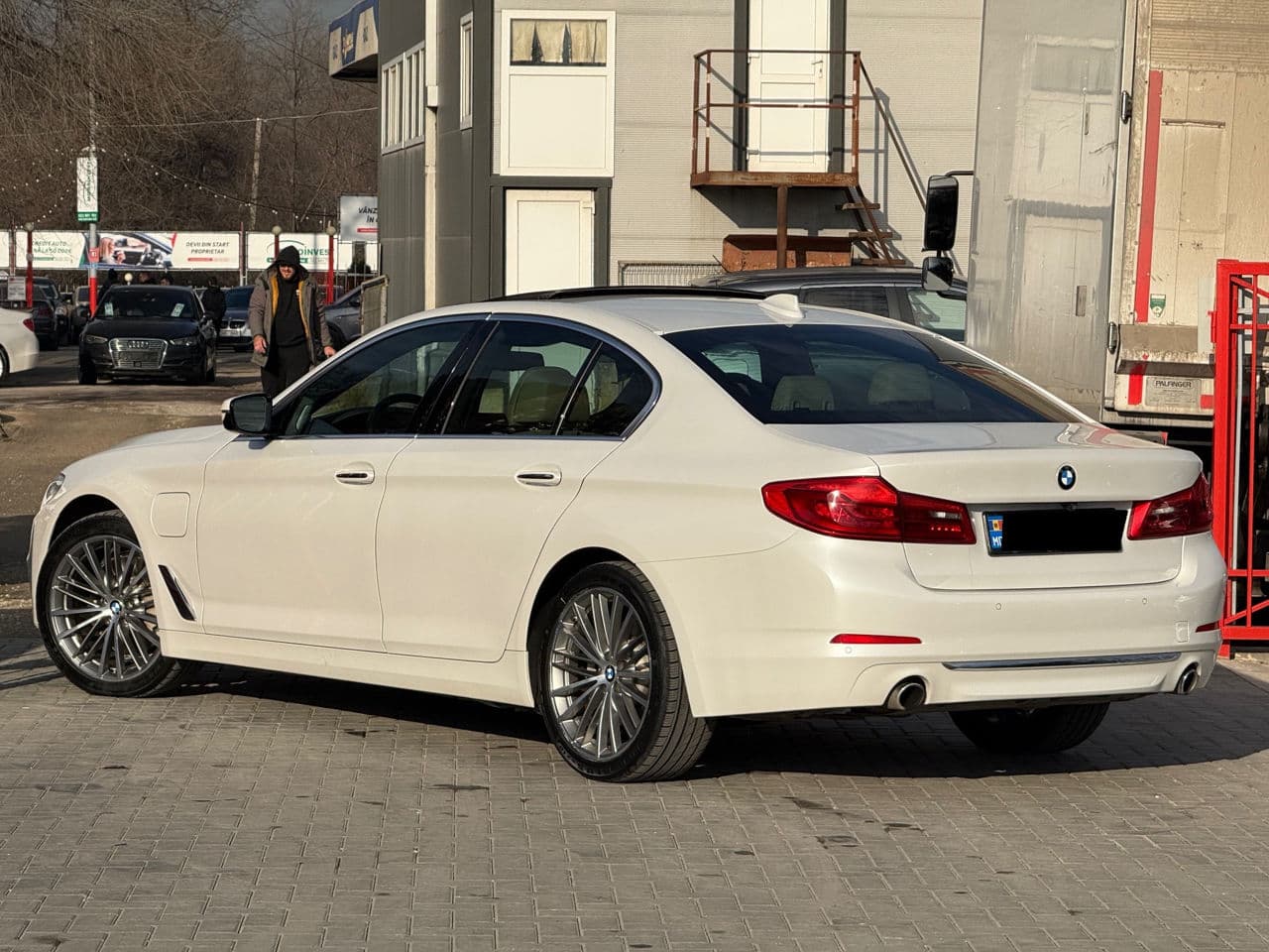 BMW 530e 2018 — Миниатюра 4