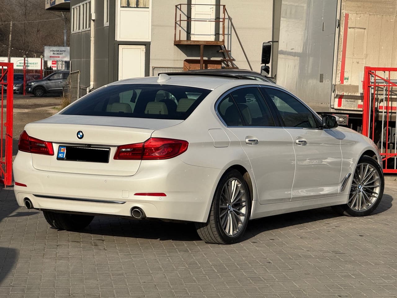 BMW 530e 2018 — Миниатюра 3