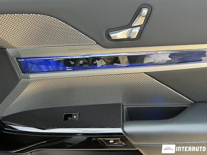 2024 BMW 750e XDrive — Miniatură 23
