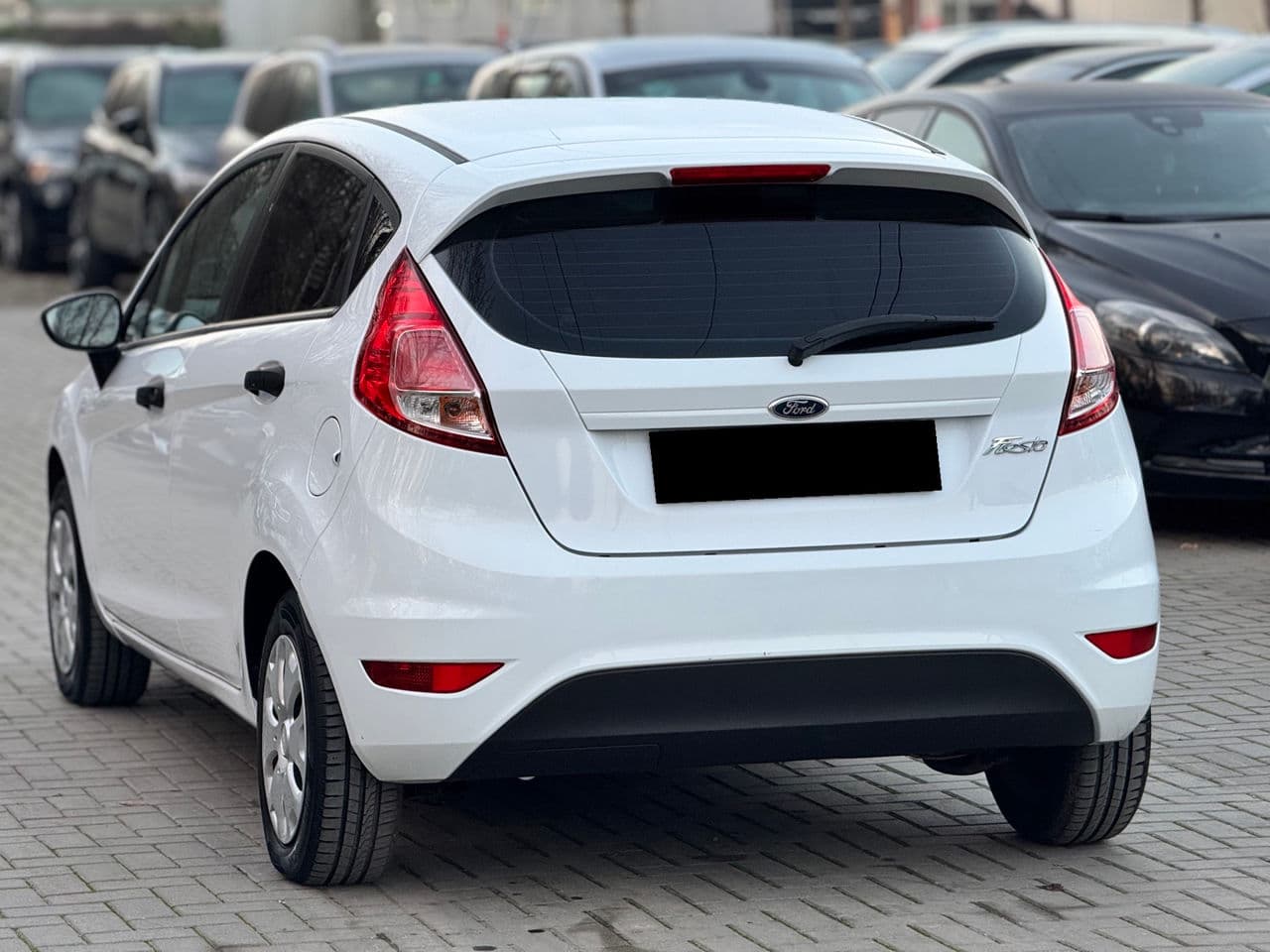 2016 Ford Fiesta — Miniatură 2