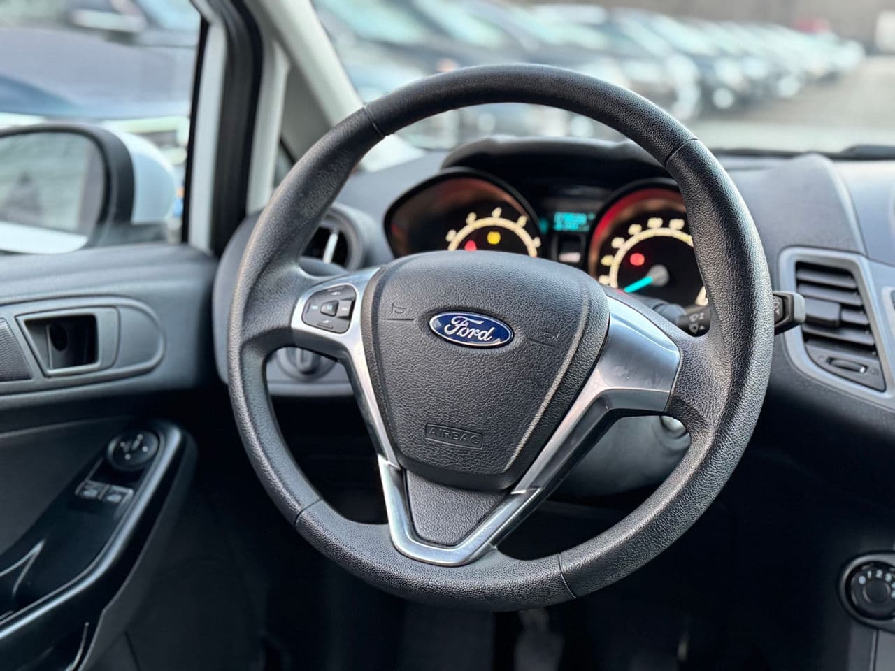 2016 Ford Fiesta — Miniatură 10
