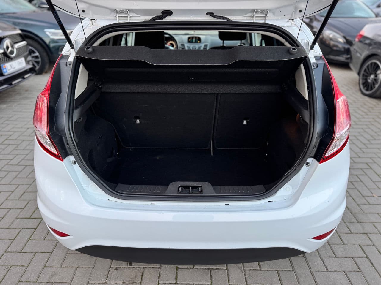 2016 Ford Fiesta — Miniatură 5