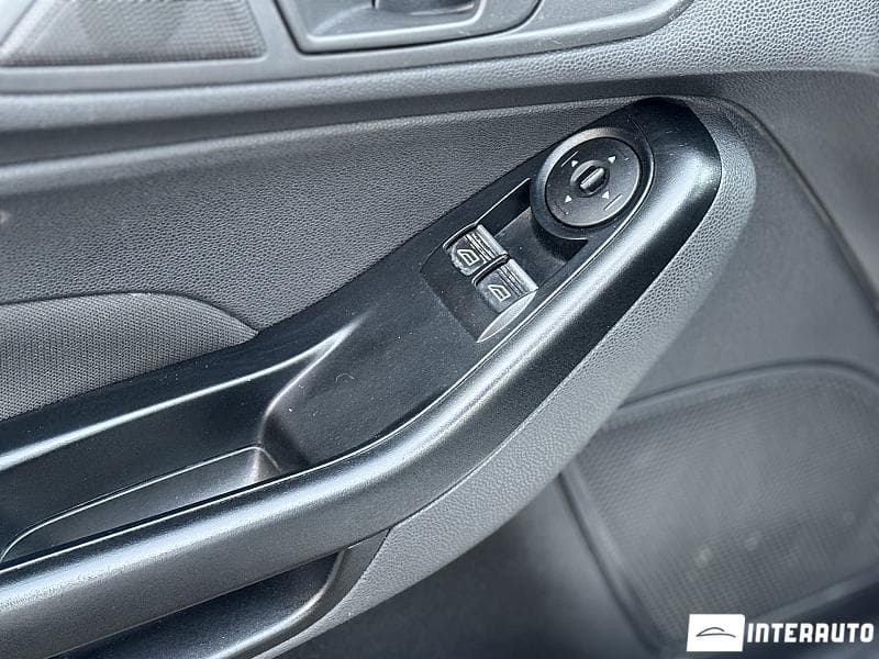 2016 Ford Fiesta — Miniatură 6