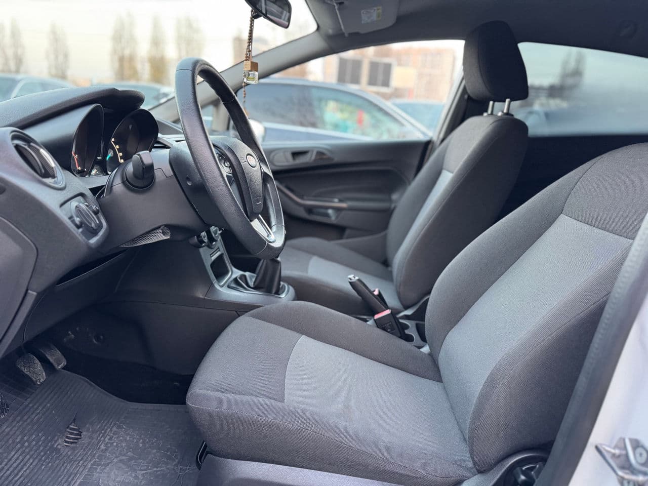 2016 Ford Fiesta — Miniatură 7