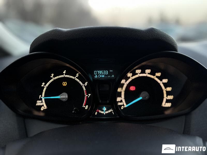 2016 Ford Fiesta — Miniatură 11