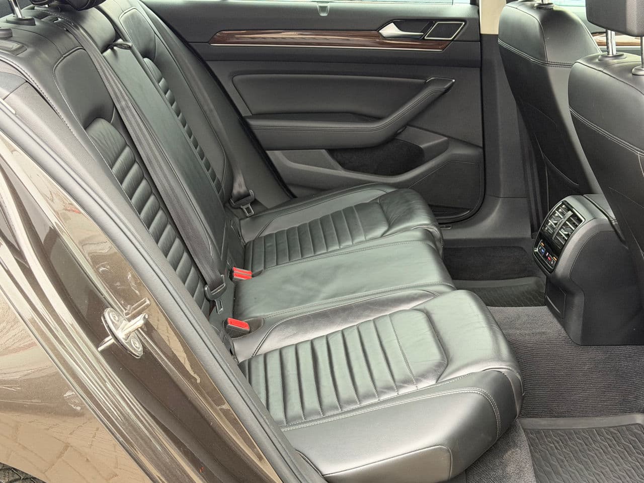 2018 Volkswagen Passat — Miniatură 17
