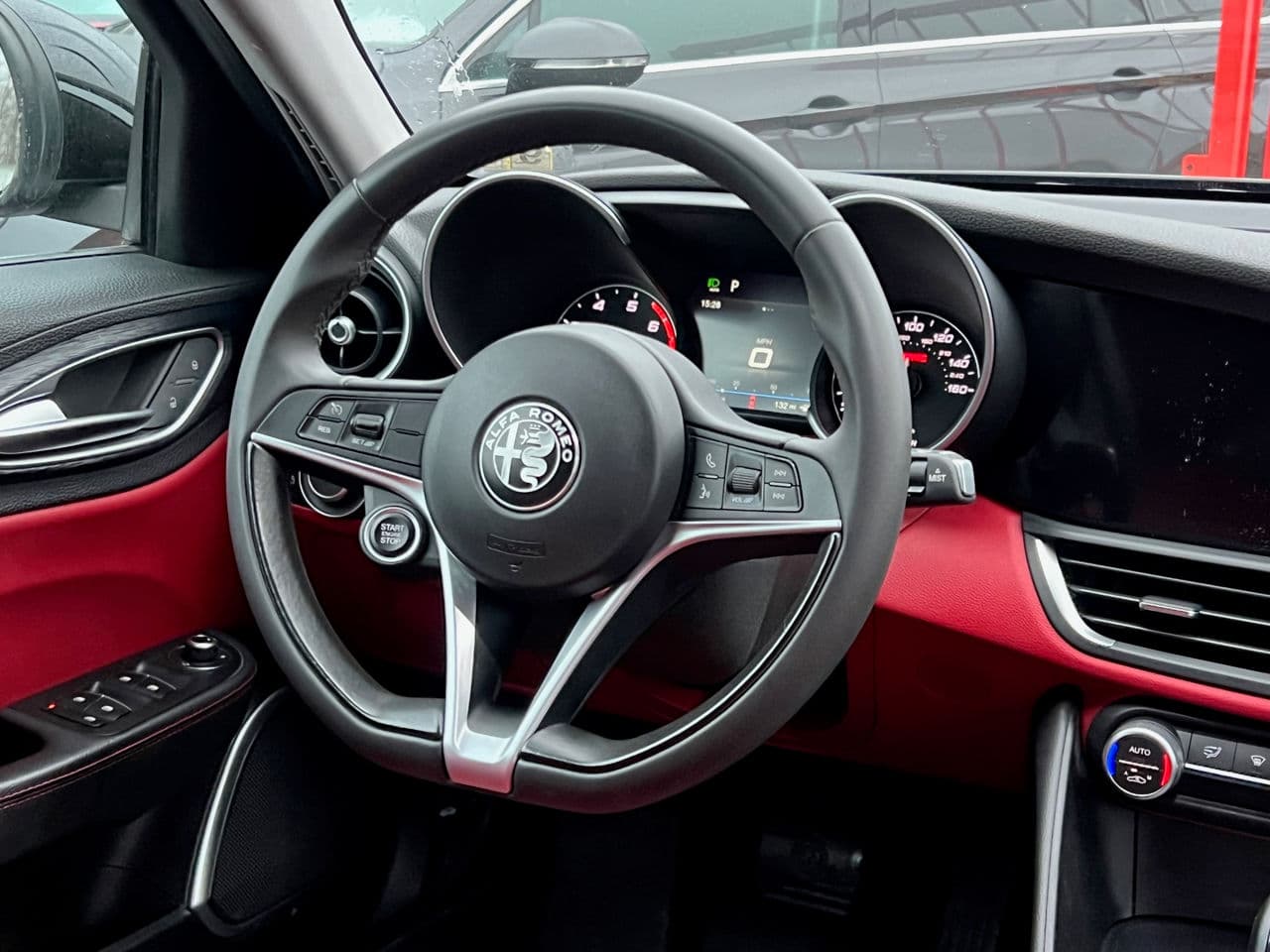 Alfa Romeo Giulia 2019 — Миниатюра 11