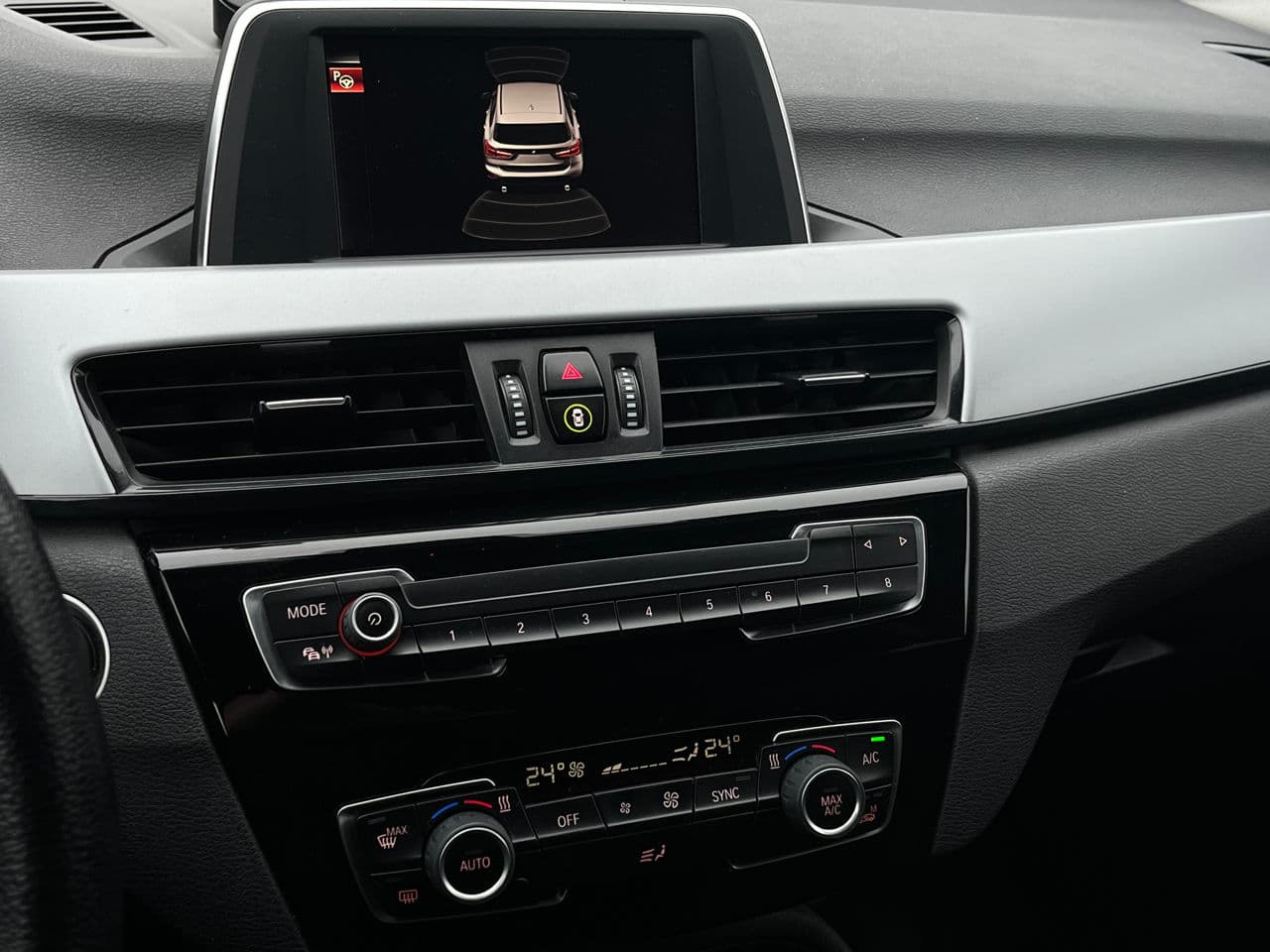 BMW X1 1.8D 2017 — Миниатюра 13