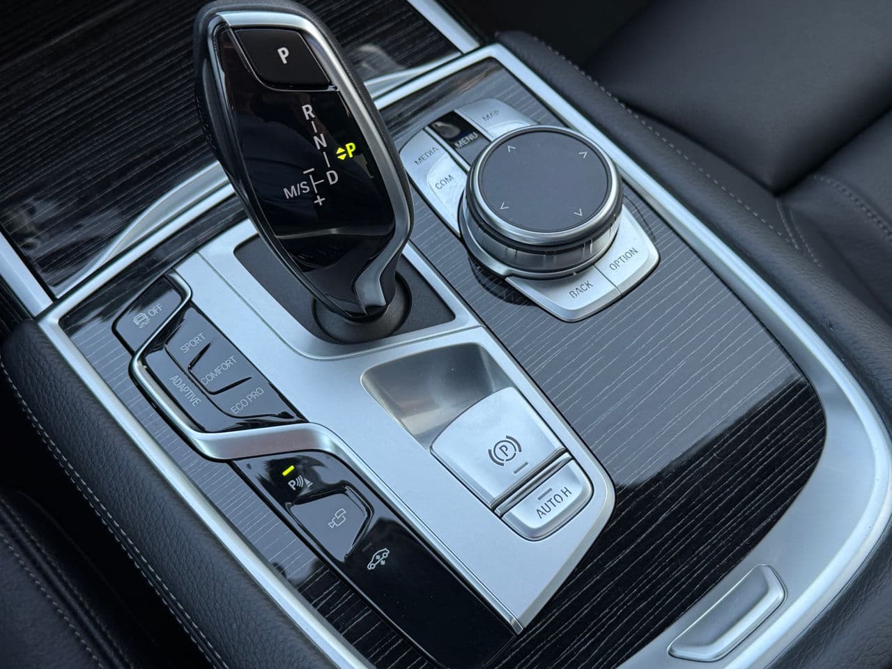 2021 BMW 740 — Miniatură 15