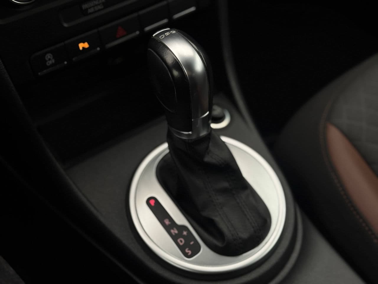 2016 Volkswagen Beetle — Miniatură 12