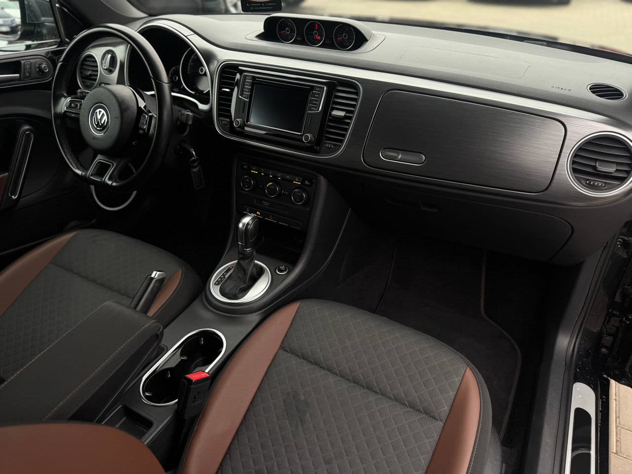 2016 Volkswagen Beetle — Miniatură 16