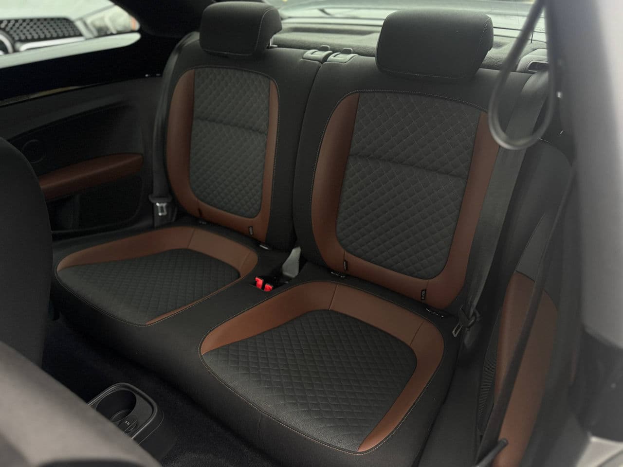 2016 Volkswagen Beetle — Miniatură 13