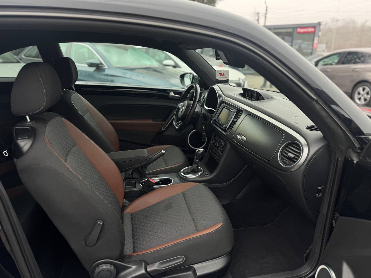 2016 Volkswagen Beetle — Miniatură 15