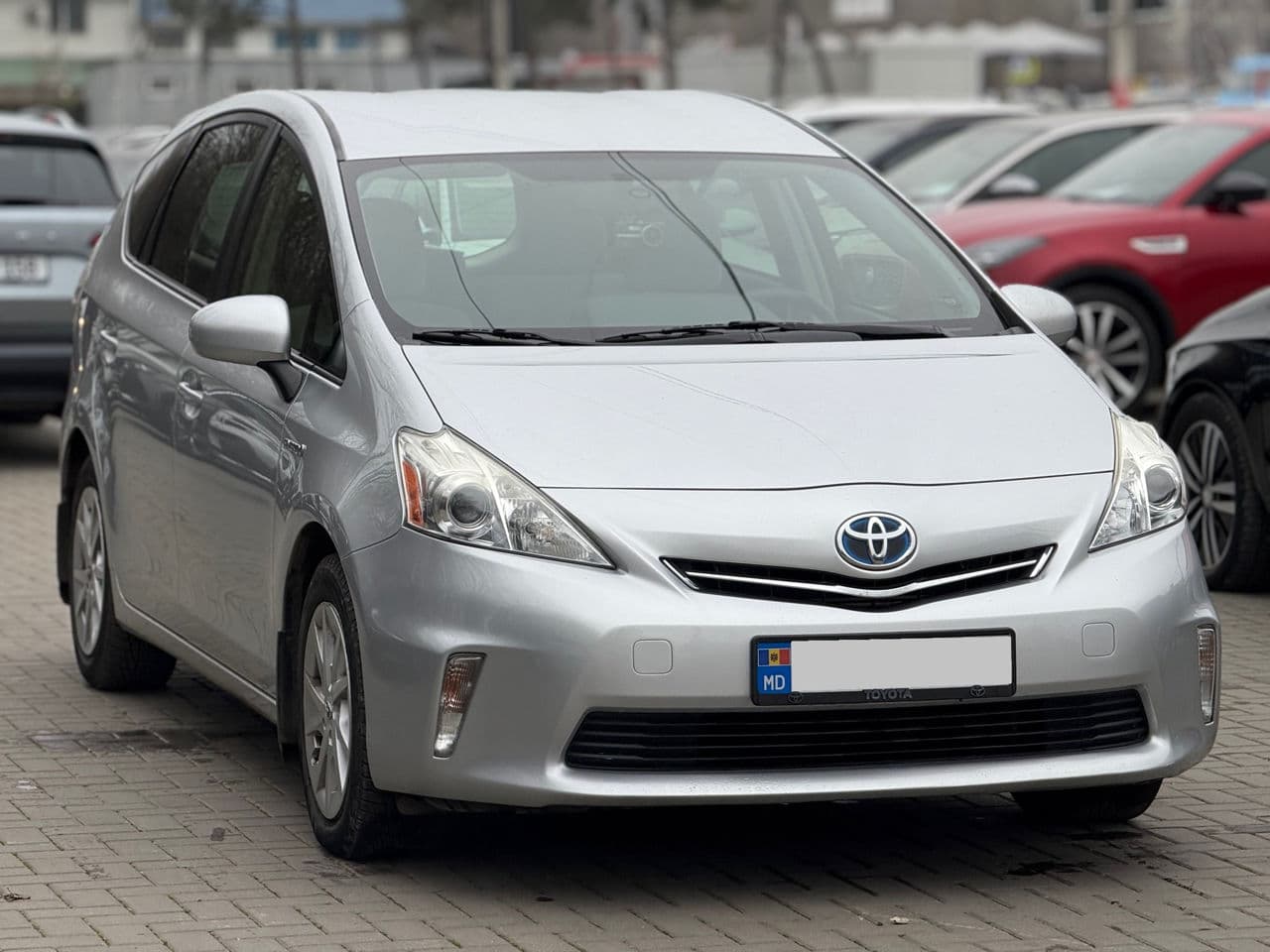 Toyota Prius Plus / V 2012 — Миниатюра 3