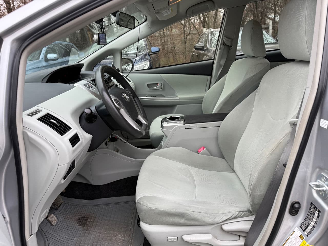 Toyota Prius Plus / V 2012 — Миниатюра 6