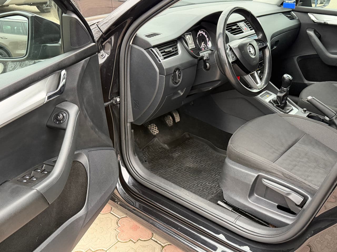 2019 Skoda Octavia — Miniatură 5
