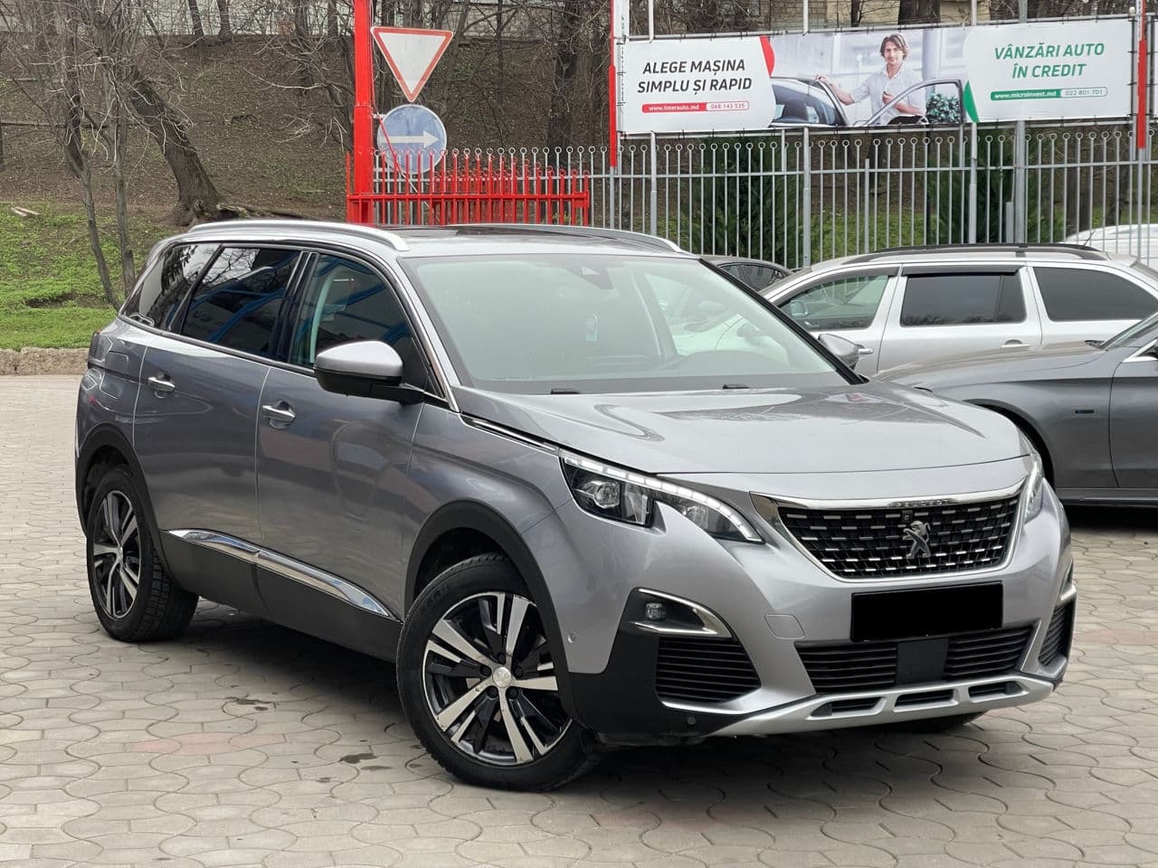 2019 Peugeot 5008 — Miniatură 4