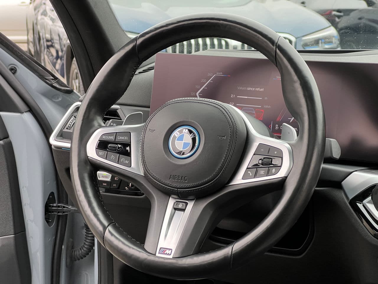 2023 BMW 330E — Miniatură 7