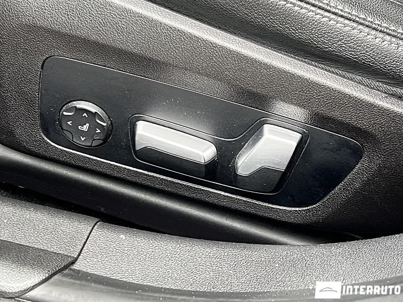 2023 BMW 330E — Miniatură 24