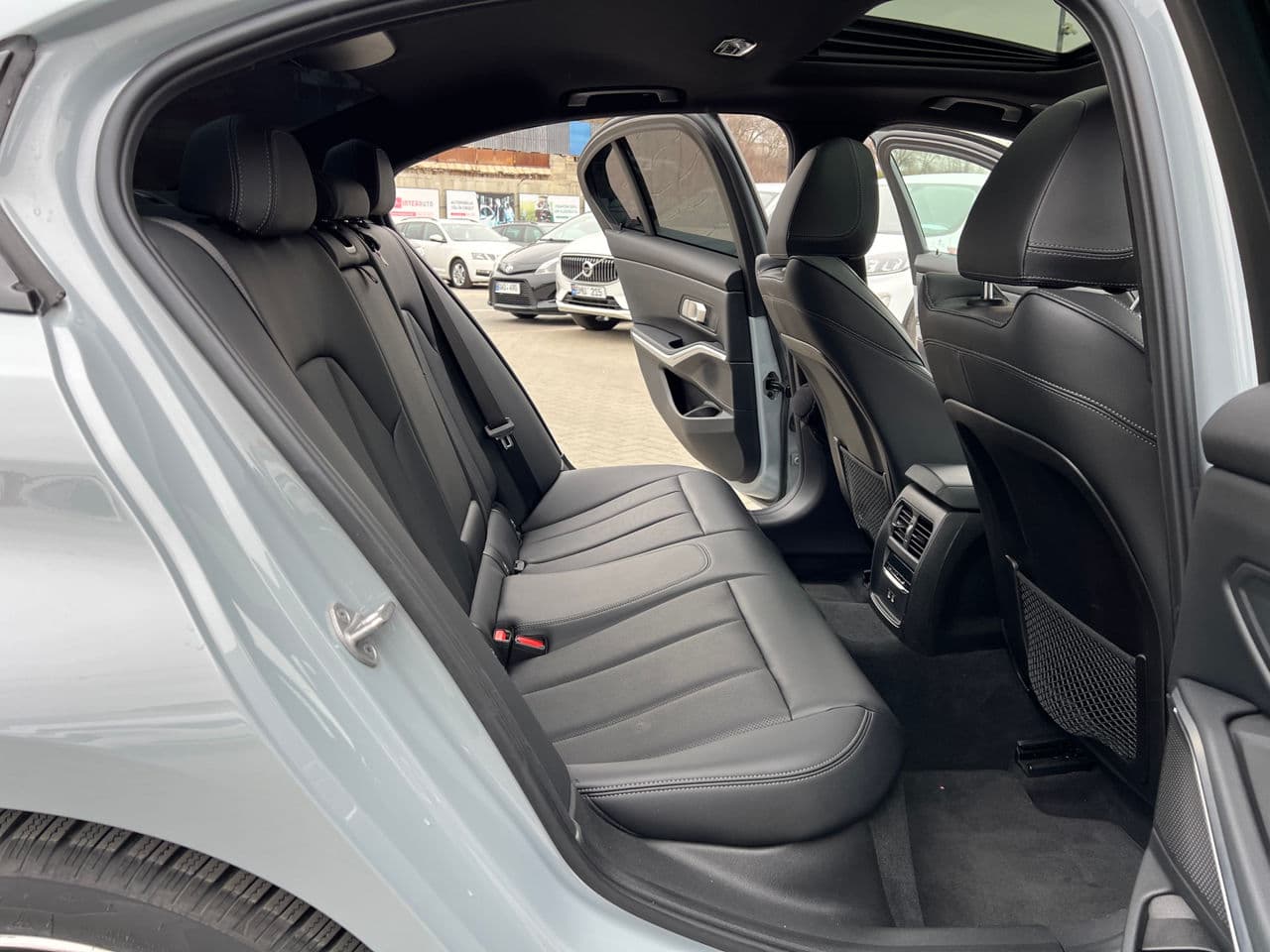2023 BMW 330E — Miniatură 16