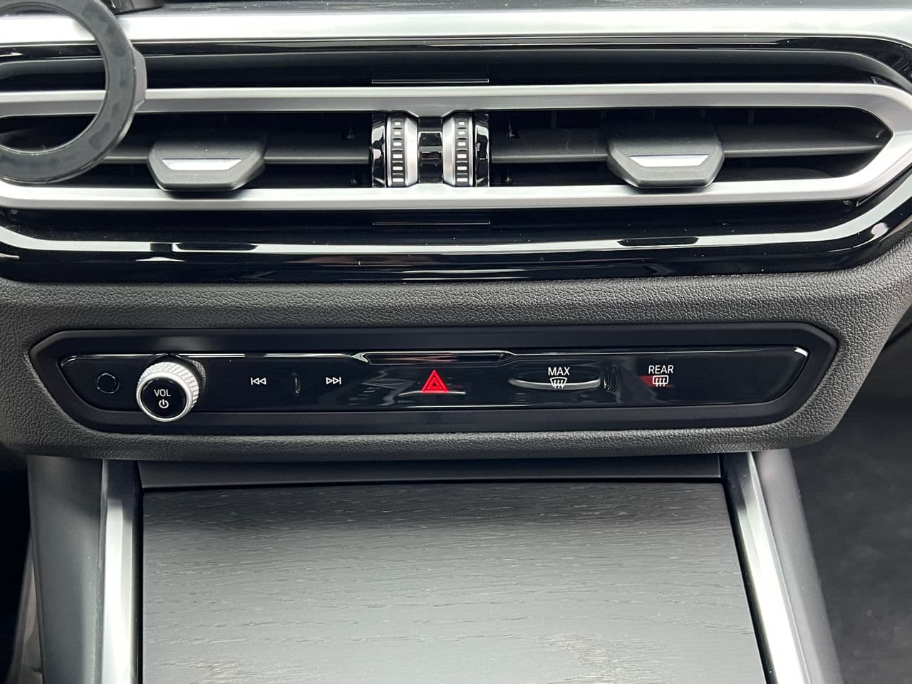 2023 BMW 330E — Miniatură 12