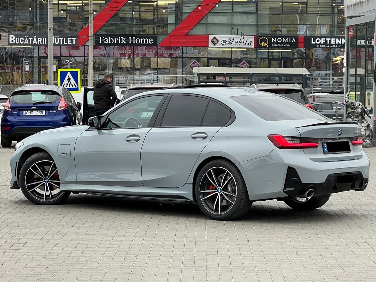 2023 BMW 330E — Miniatură 4