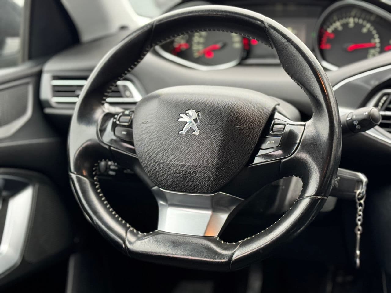 2016 Peugeot 308 — Miniatură 10