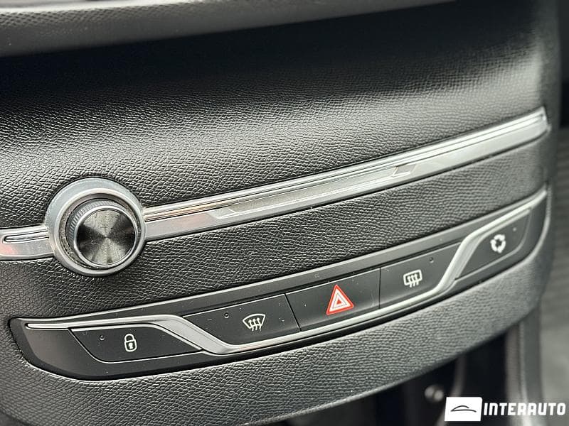 2016 Peugeot 308 — Miniatură 13