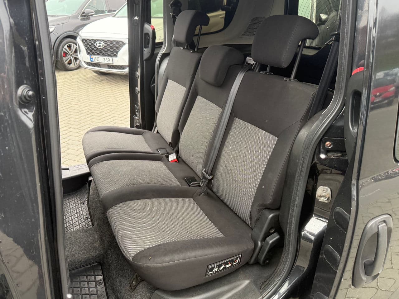 Fiat Doblo 2011 — Миниатюра 10