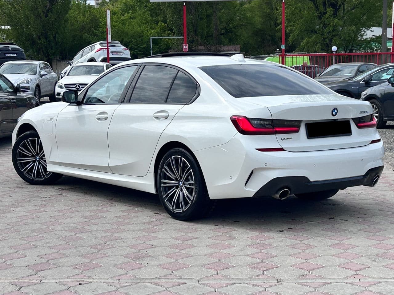 2020 BMW 330E — Miniatură 3