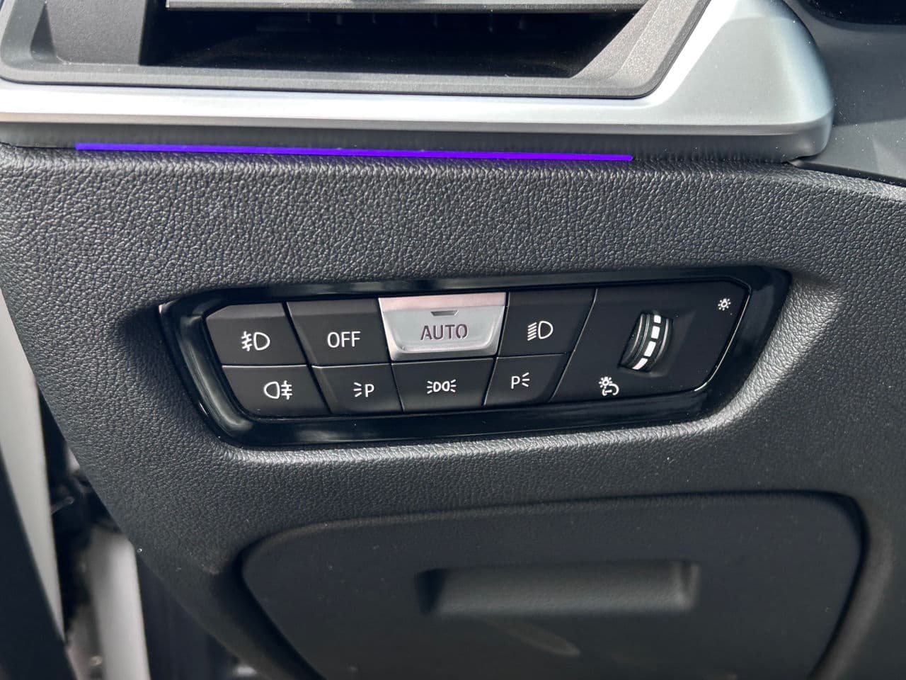 2020 BMW 330E — Miniatură 10