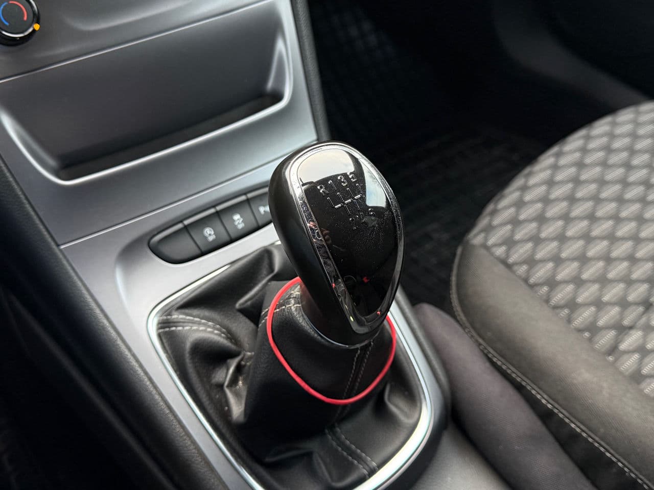 Opel Astra 2017 — Миниатюра 13