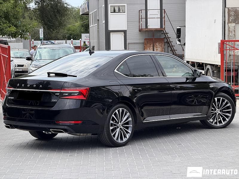 2020 Skoda Superb — Miniatură 4
