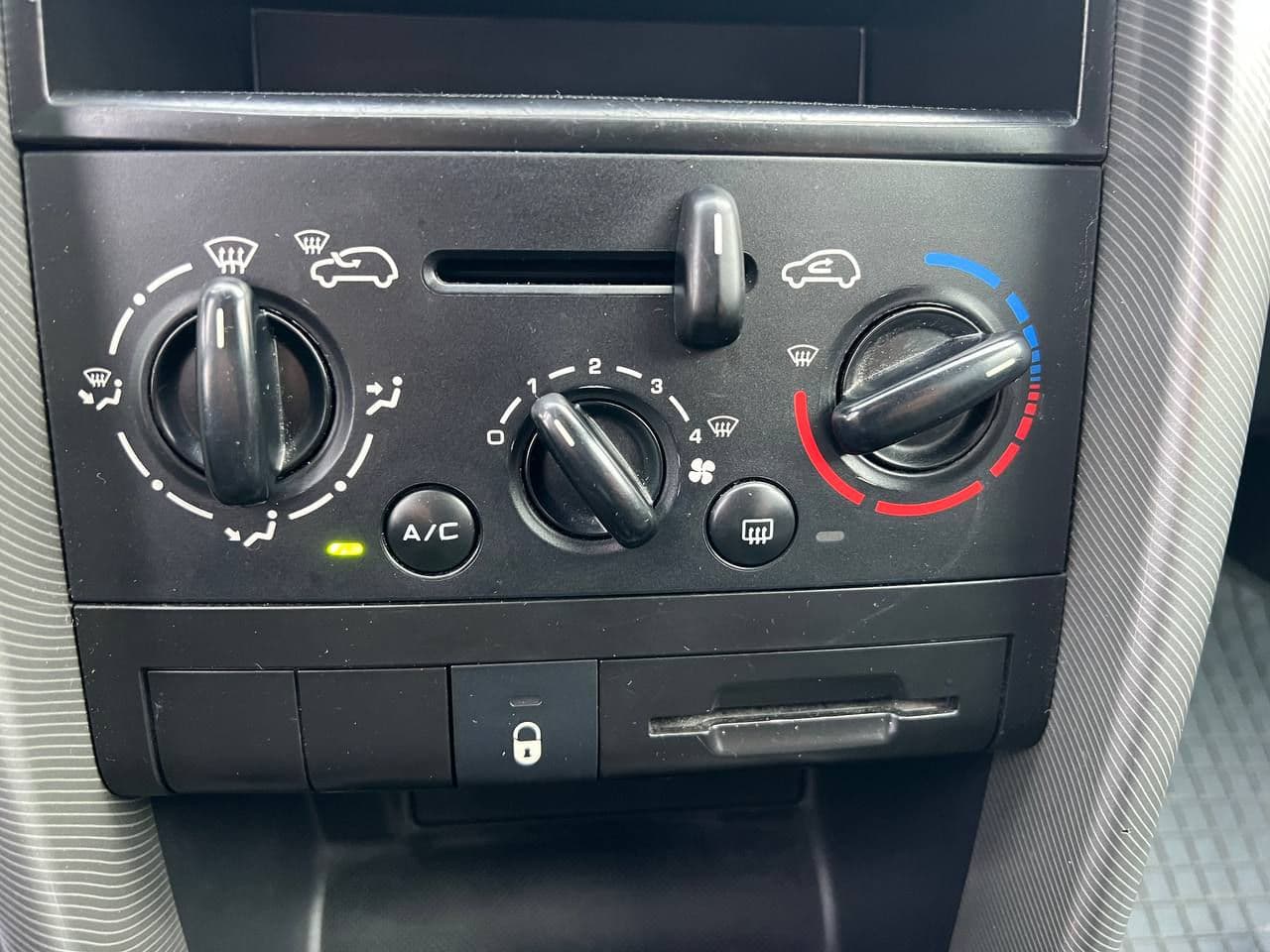 2008 Peugeot 207 — Miniatură 11