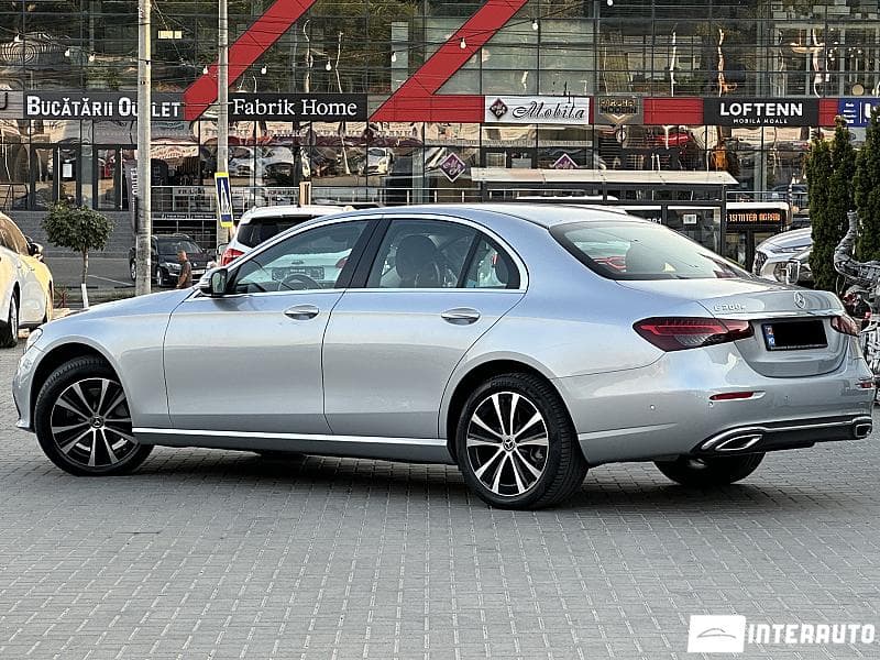 2022 Mercedes E 300e — Miniatură 4