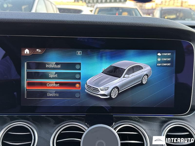 2022 Mercedes E 300e — Miniatură 9