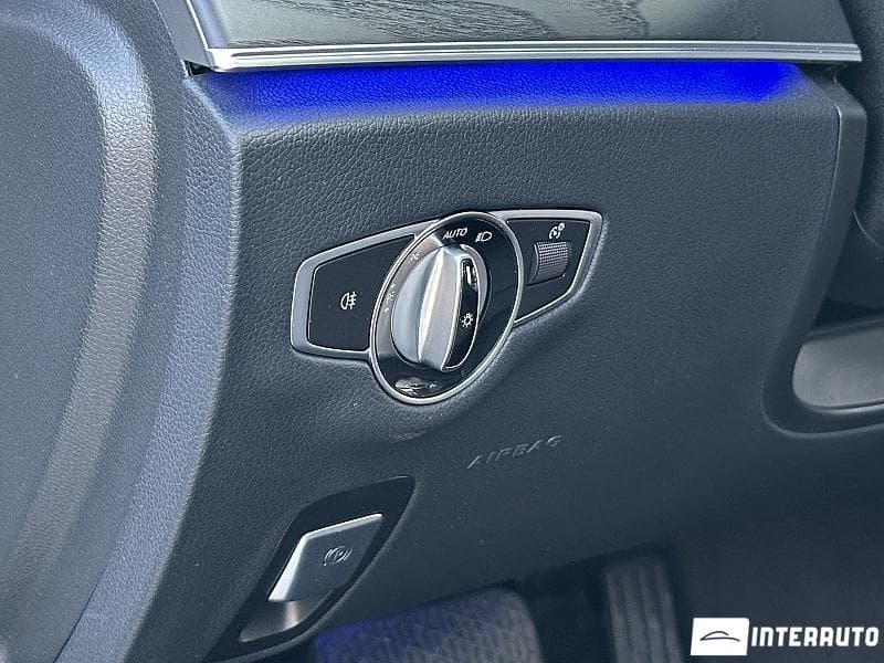 2022 Mercedes E 300e — Miniatură 18