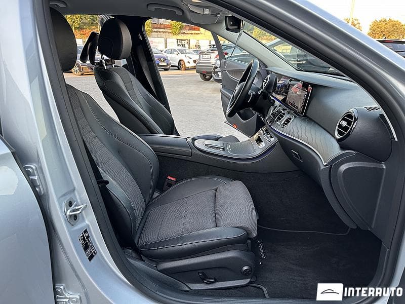 2022 Mercedes E 300e — Miniatură 15
