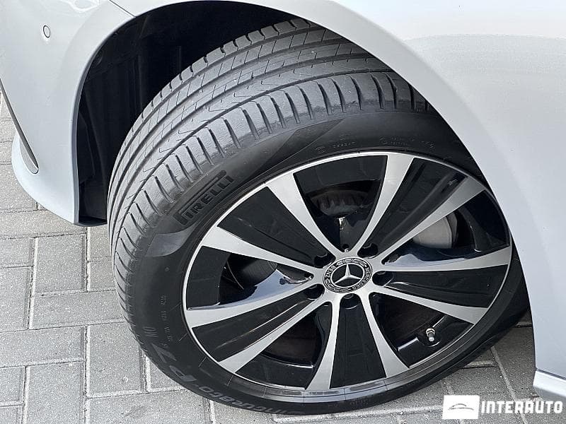 2022 Mercedes E 300e — Miniatură 19