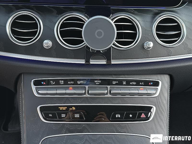 2022 Mercedes E 300e — Miniatură 11