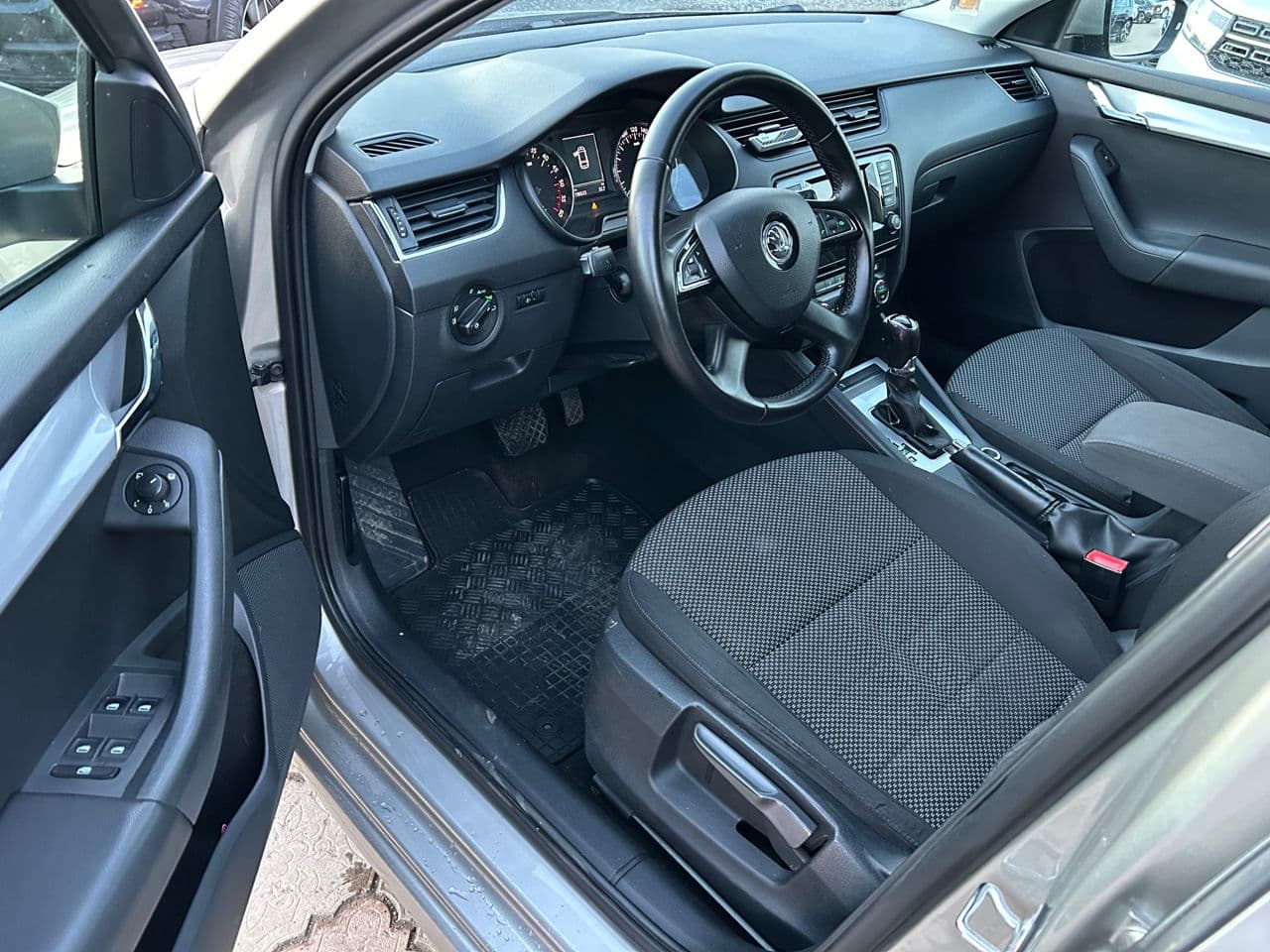 2014 Skoda Octavia — Miniatură 5