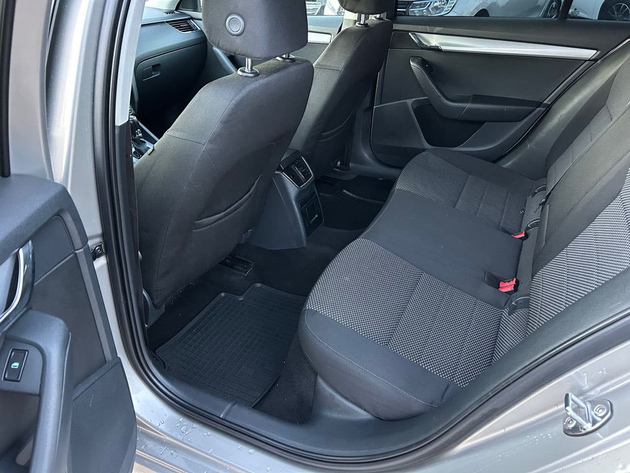 2014 Skoda Octavia — Miniatură 6