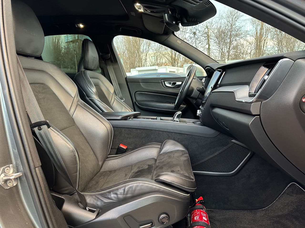 Volvo XC 60 2018 — Миниатюра 7