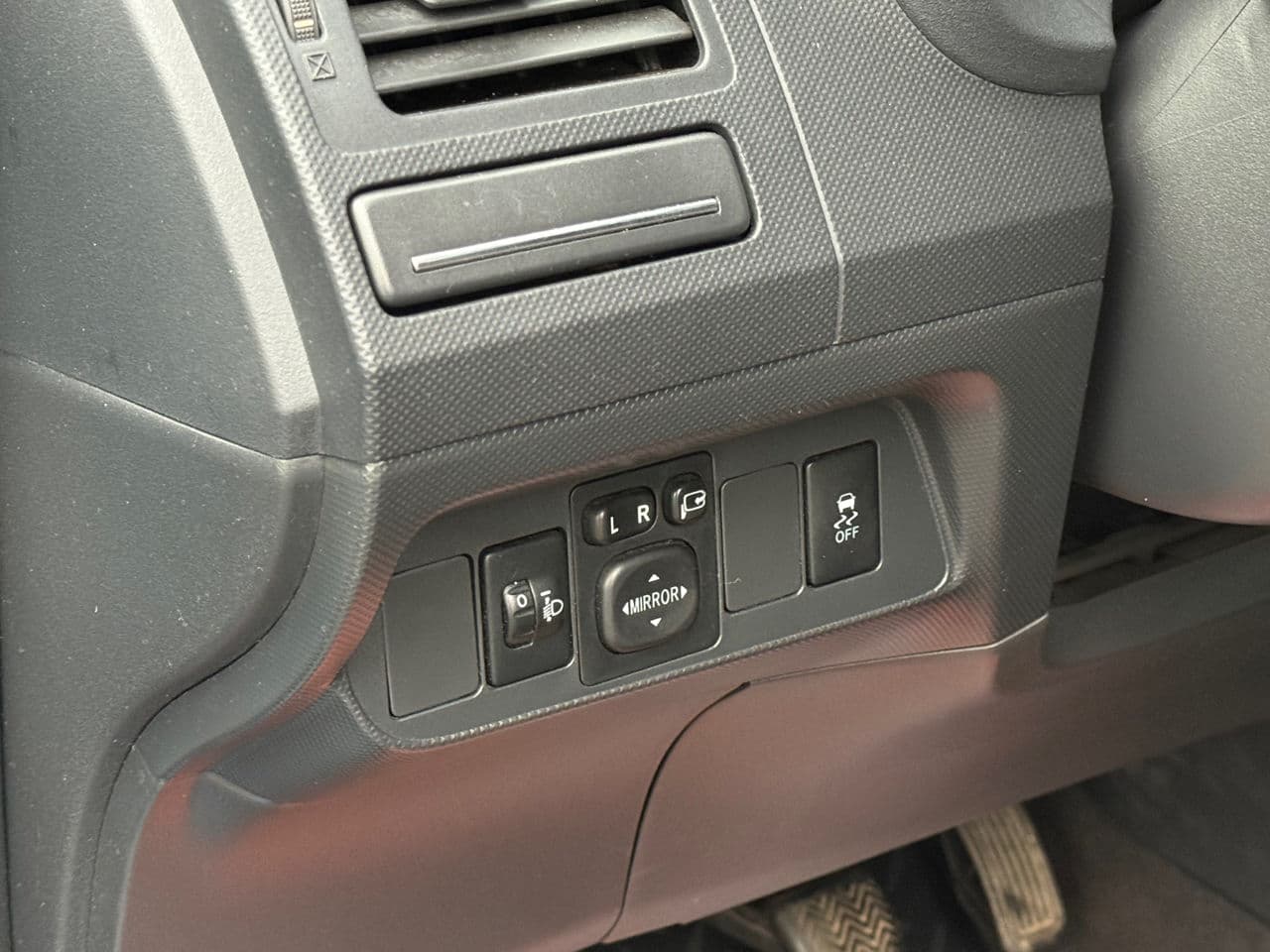 Toyota Auris 2010 — Миниатюра 7