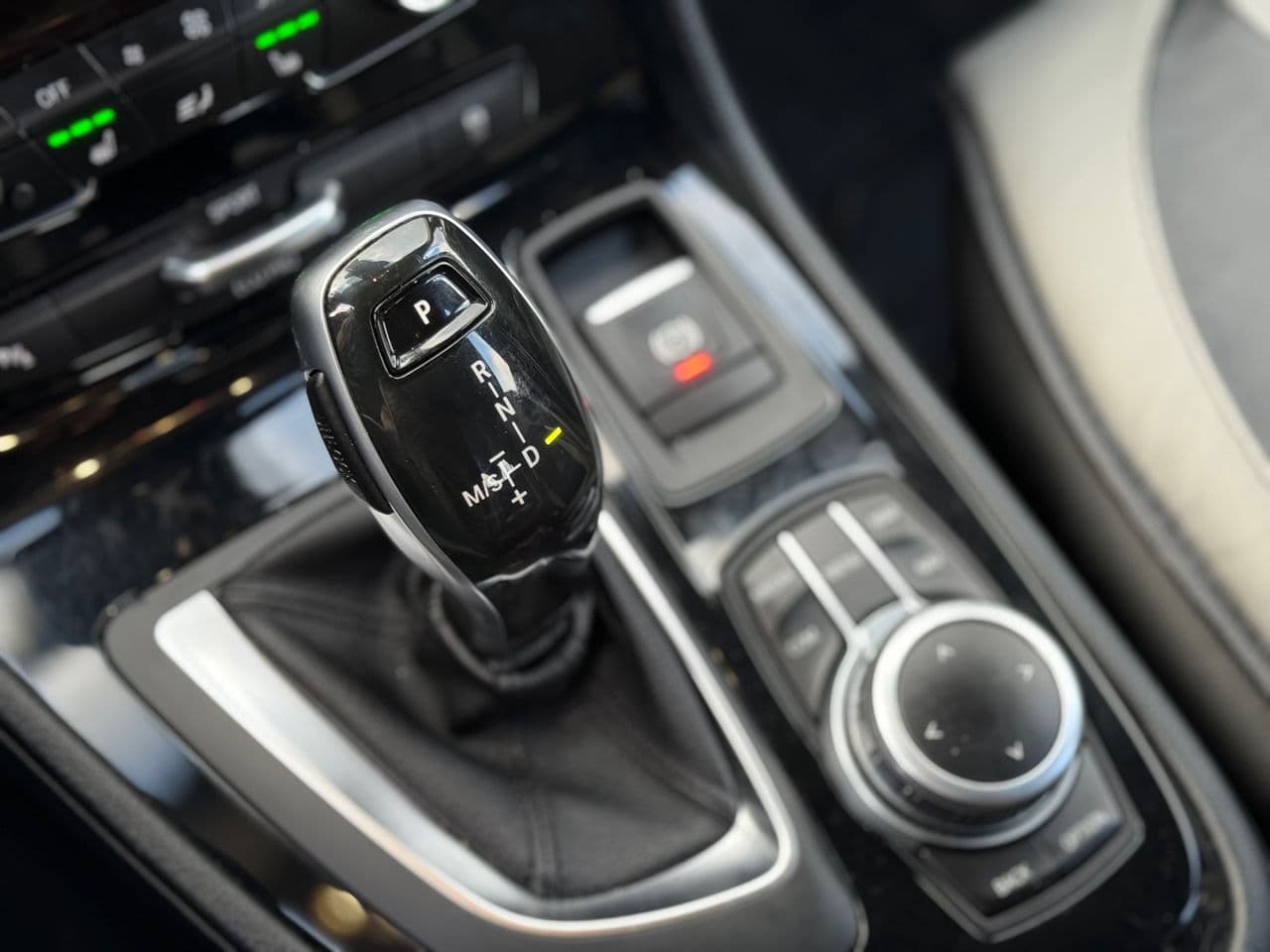 BMW 216d 2018 — Миниатюра 12
